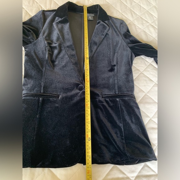 Tahari soft and silky black velvet blazer jacket single button closure pockets M - Picture 16 of 16